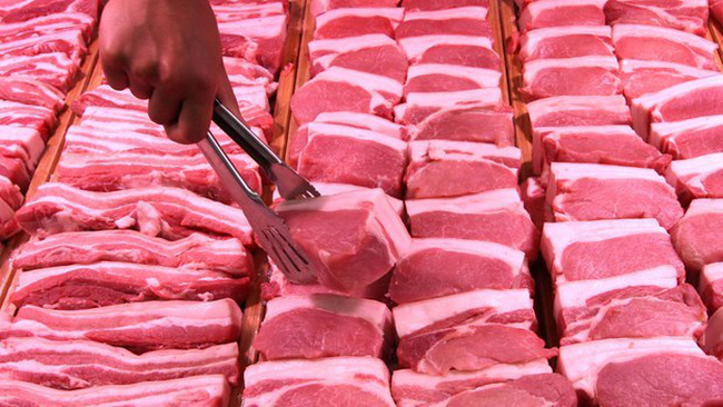Các doanh nghiệp bước đầu dự trữ thịt lợn