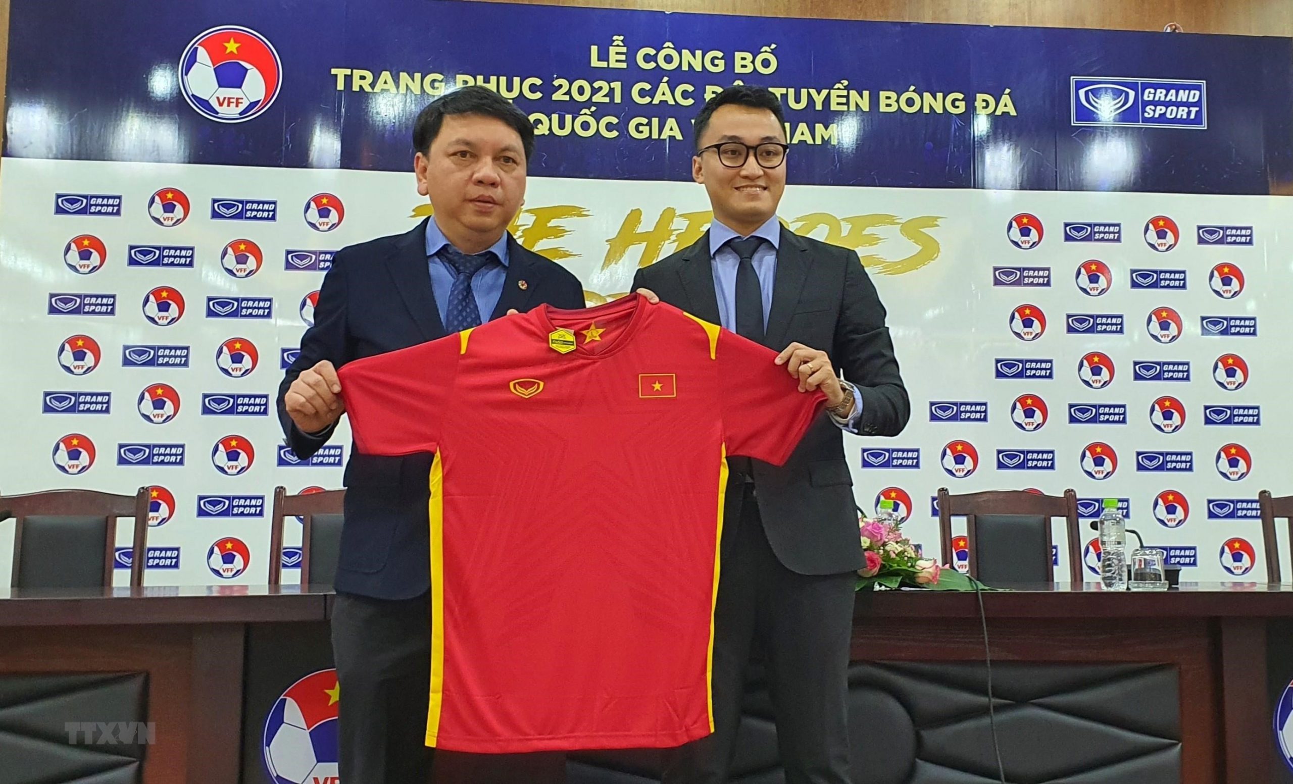 Grand Sport cũng là nhà tài trợ trang phục chính thức của đội tuyển Việt Nam